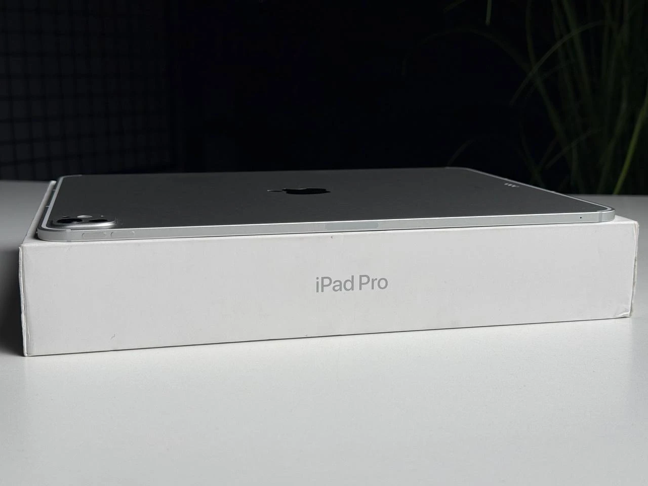 ВЖИВАНИЙ Б/У Планшет Apple iPad Pro 13" M4 2024 Wi-Fi + Cellular 256GB with Standard glass - Silver (MVXT3) - Состояние: хороший | Аккумулятор: 100% | Комплектация: полный | Гарантія: 3 мес.