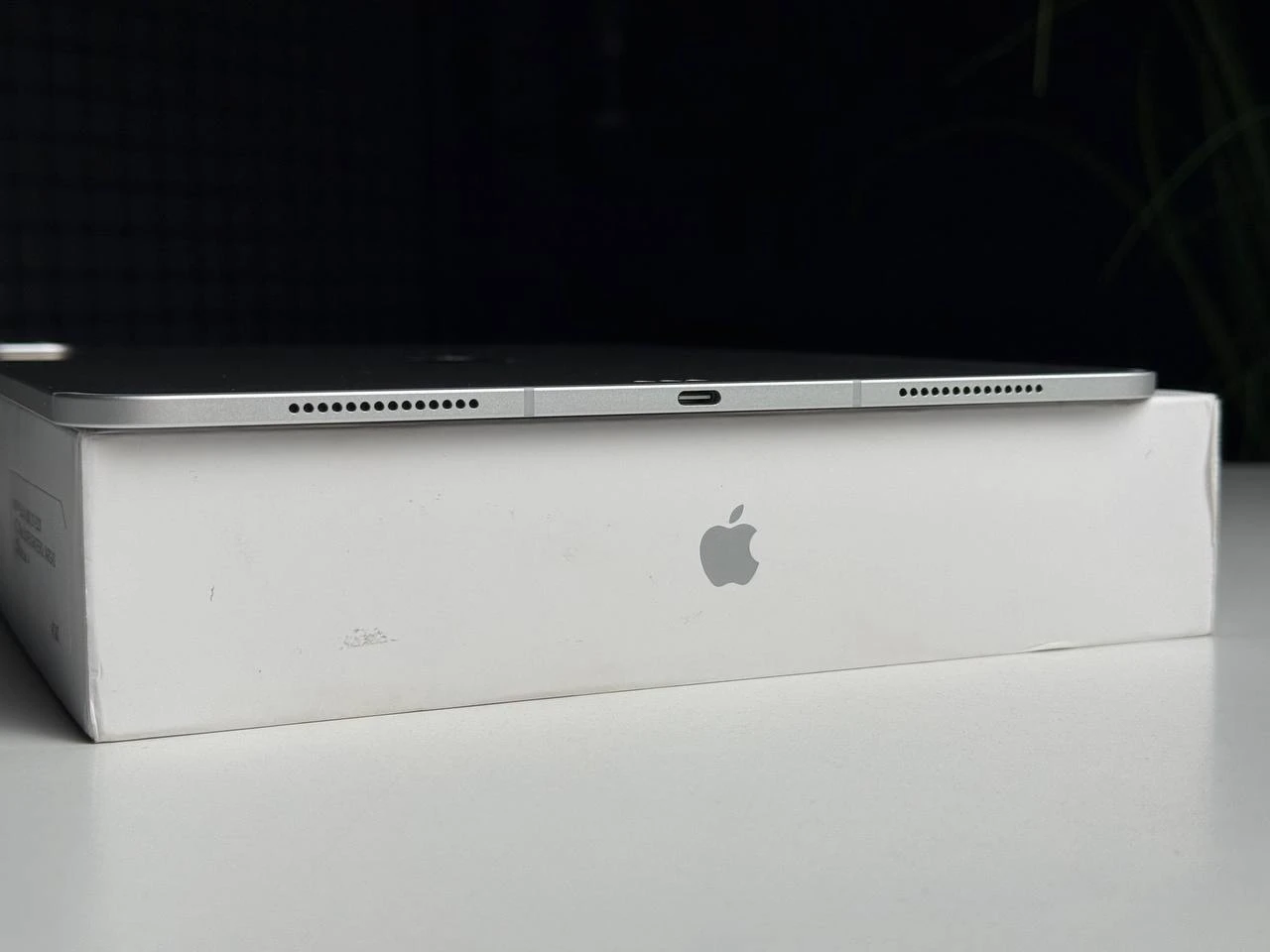 ВЖИВАНИЙ Б/У Планшет Apple iPad Pro 13" M4 2024 Wi-Fi + Cellular 256GB with Standard glass - Silver (MVXT3) - Состояние: хороший | Аккумулятор: 100% | Комплектация: полный | Гарантія: 3 мес.