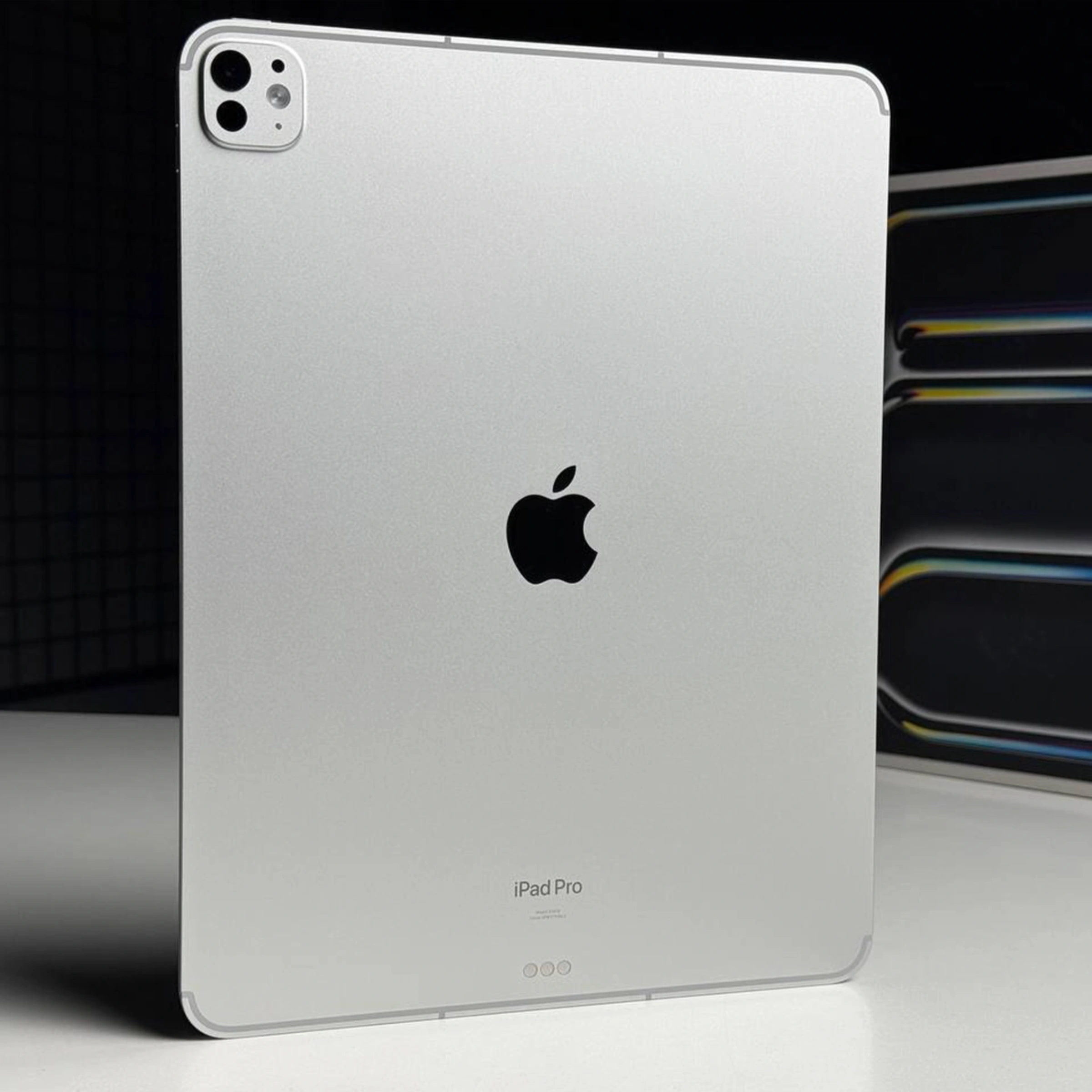 ВЖИВАНИЙ Б/У Планшет Apple iPad Pro 13" M4 2024 Wi-Fi + Cellular 256GB with Standard glass - Silver (MVXT3) - Состояние: хороший | Аккумулятор: 100% | Комплектация: полный | Гарантія: 3 мес.