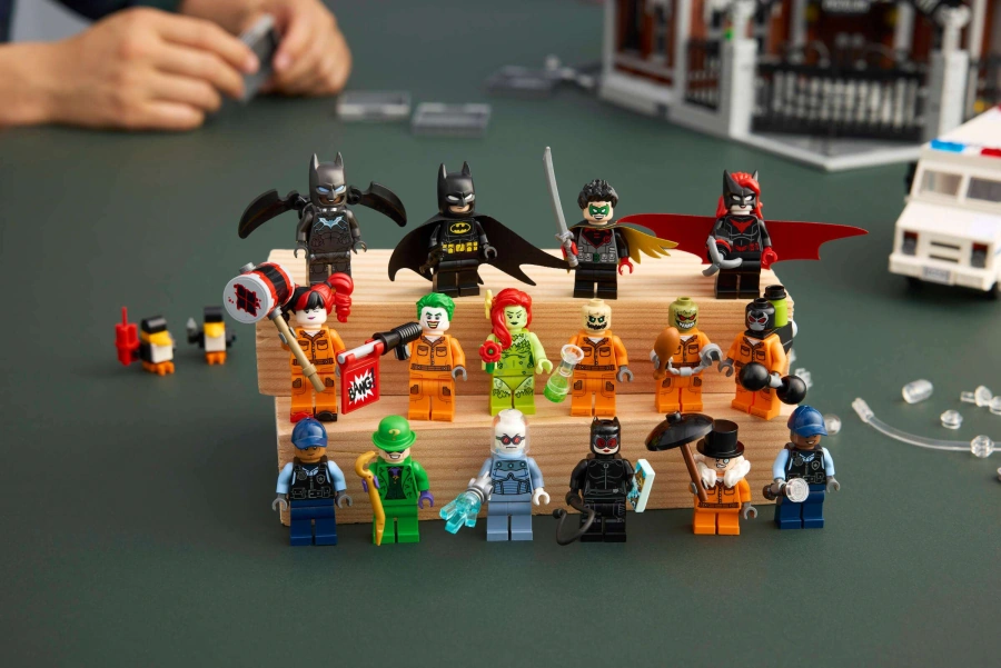 Блоковий конструктор LEGO DC Batman Аркхемський притулок (76300)