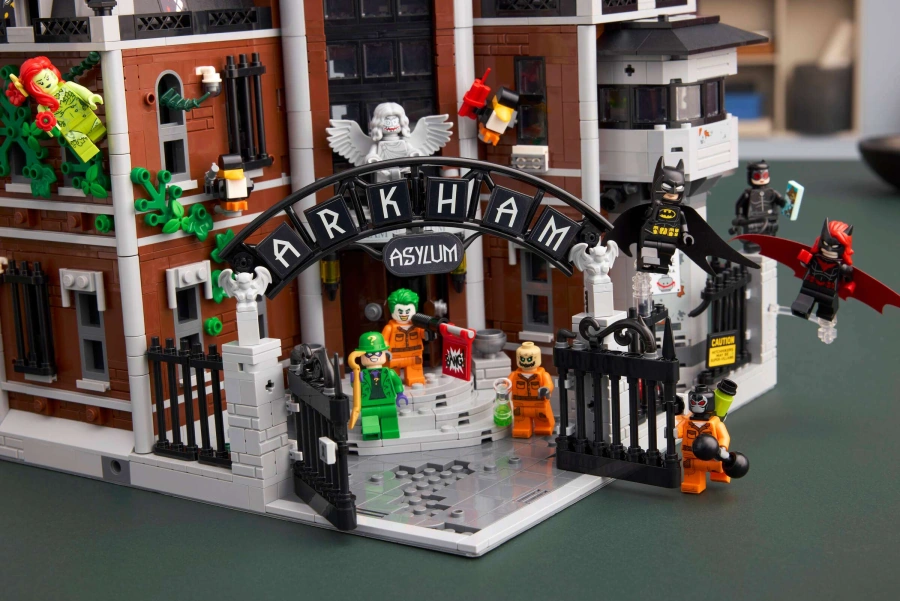 Блоковий конструктор LEGO DC Batman Аркхемський притулок (76300)