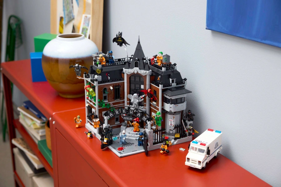 Блоковий конструктор LEGO DC Batman Аркхемський притулок (76300)