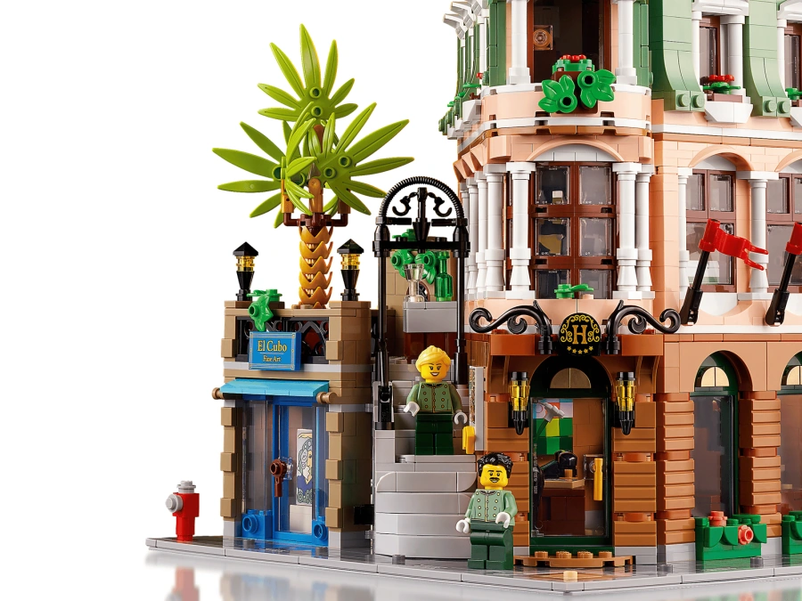 Блоковий конструктор LEGO Icons Бутік-готель (10297)