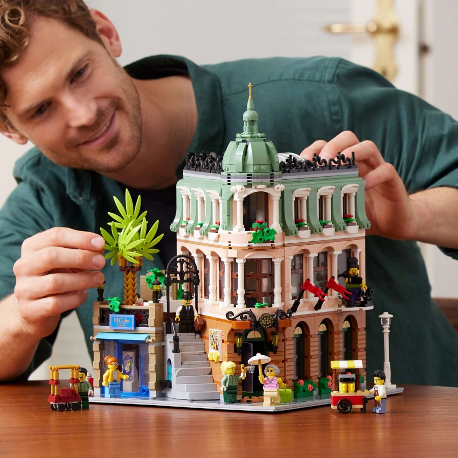 Блоковий конструктор LEGO Icons Бутік-готель (10297)