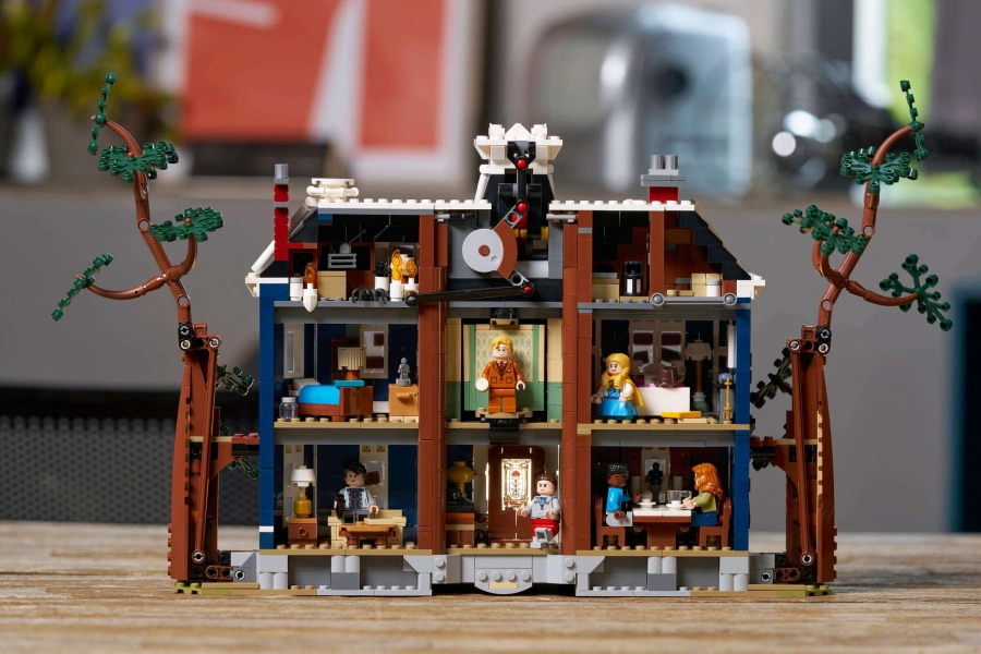 Блоковий конструктор LEGO Icons Дивні дива: Дім Крилів (11370)