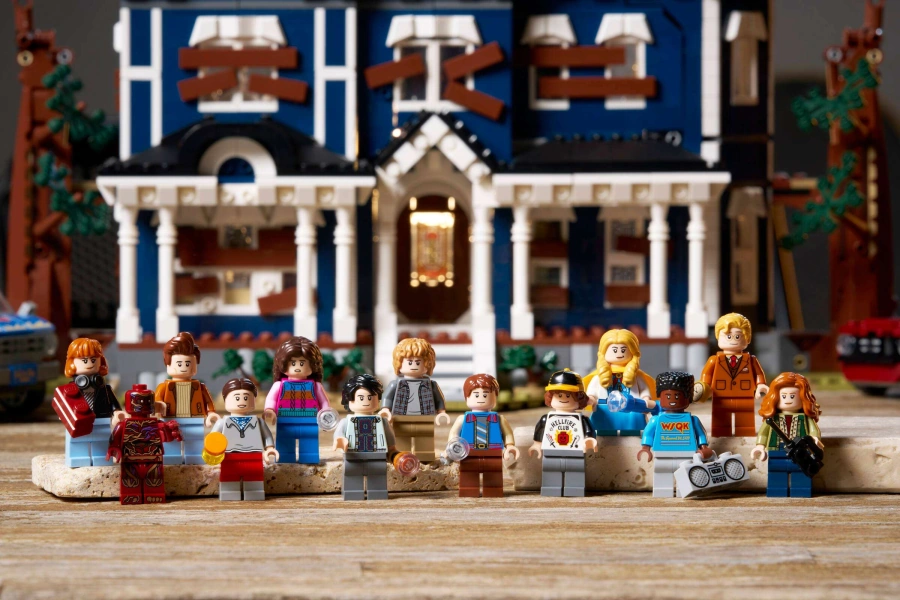 Блоковий конструктор LEGO Icons Дивні дива: Дім Крилів (11370)