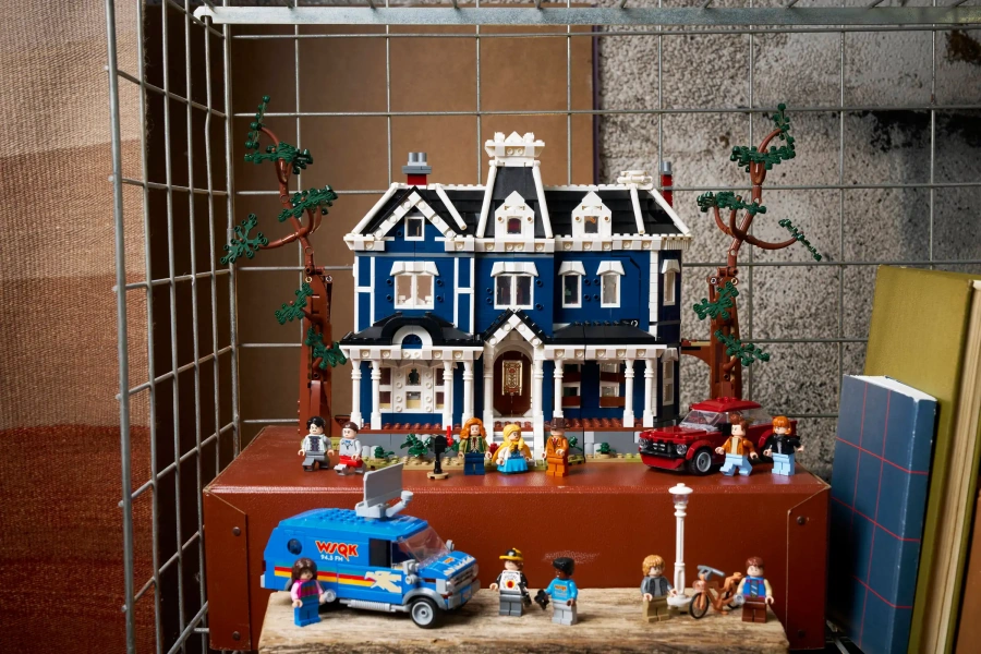 Блоковий конструктор LEGO Icons Дивні дива: Дім Крилів (11370)