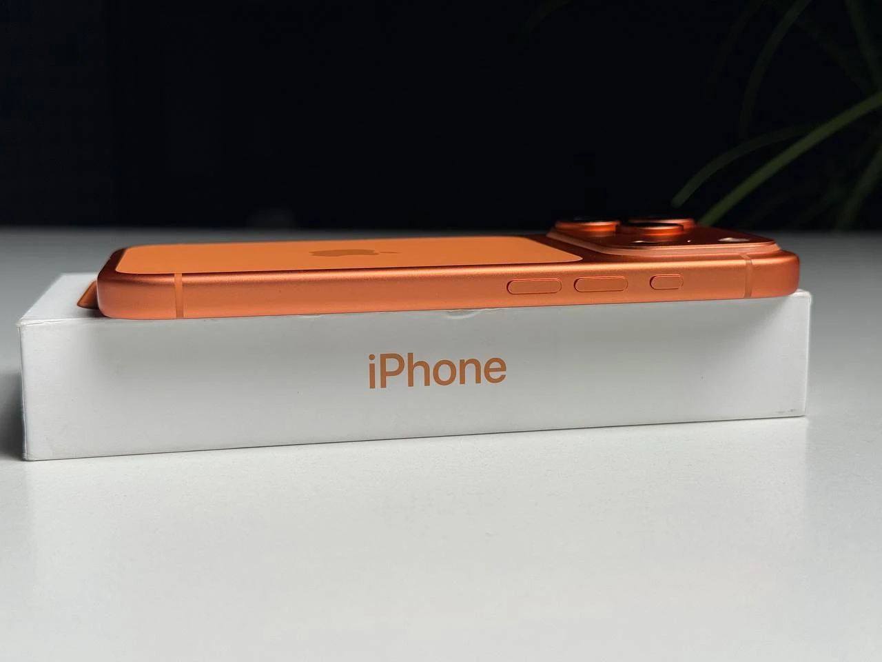 OPEN BOX Apple iPhone 17 Pro 1TB eSim Cosmic Orange (MG7T4, MG8E4) - Стан: новий, відкрита коробка | Акумулятор: 100% | Комплектація: повний | Гарантія: 3 міс.