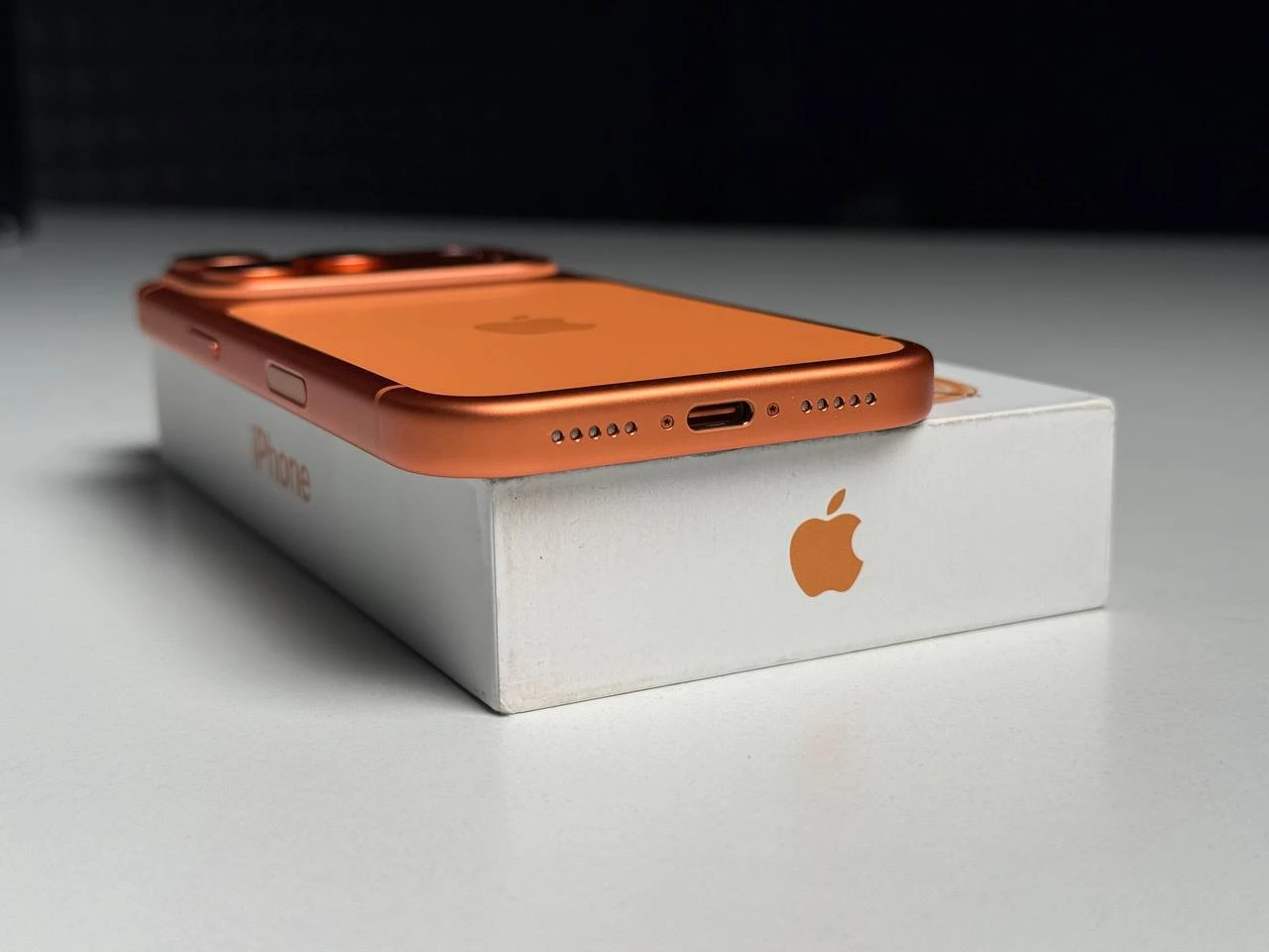 OPEN BOX Apple iPhone 17 Pro 1TB eSim Cosmic Orange (MG7T4, MG8E4) - Стан: новий, відкрита коробка | Акумулятор: 100% | Комплектація: повний | Гарантія: 3 міс.