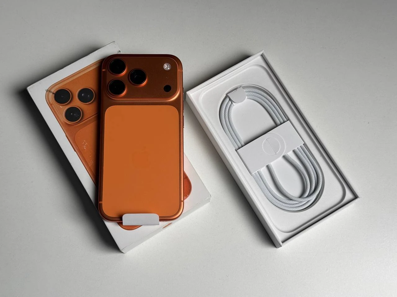 OPEN BOX Apple iPhone 17 Pro 1TB eSim Cosmic Orange (MG7T4, MG8E4) - Стан: новий, відкрита коробка | Акумулятор: 100% | Комплектація: повний | Гарантія: 3 міс.