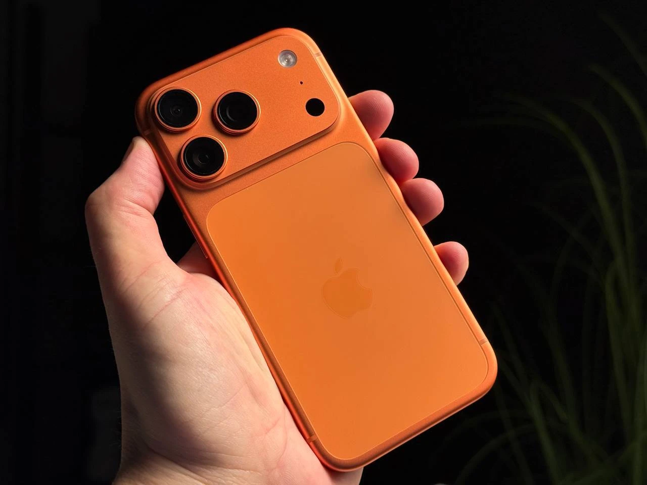 OPEN BOX Apple iPhone 17 Pro 1TB eSim Cosmic Orange (MG7T4, MG8E4) - Стан: новий, відкрита коробка | Акумулятор: 100% | Комплектація: повний | Гарантія: 3 міс.