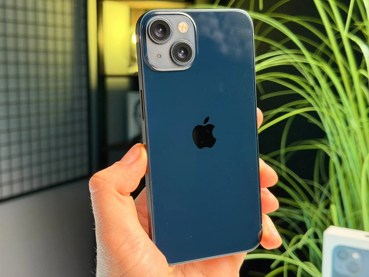 ВЖИВАНИЙ Б/У Apple iPhone 13 128GB Midnight (MLML3, MLPF3) - Стан: гарний | Акумулятор: 100% | Комплектація: повний | Гарантія: 3 міс.