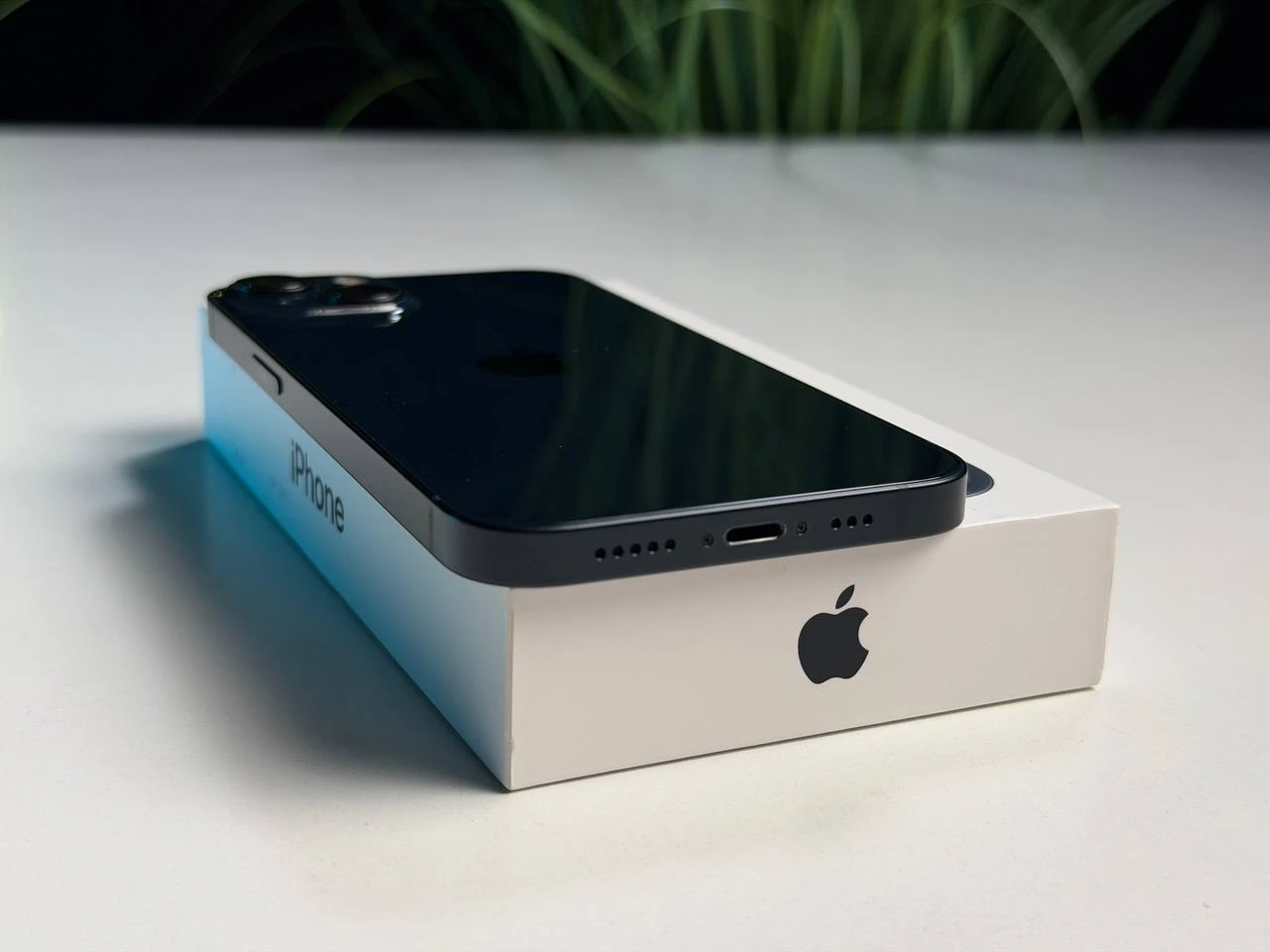 ВЖИВАНИЙ Б/У Apple iPhone 13 128GB Midnight (MLML3, MLPF3) - Стан: гарний | Акумулятор: 100% | Комплектація: повний | Гарантія: 3 міс.