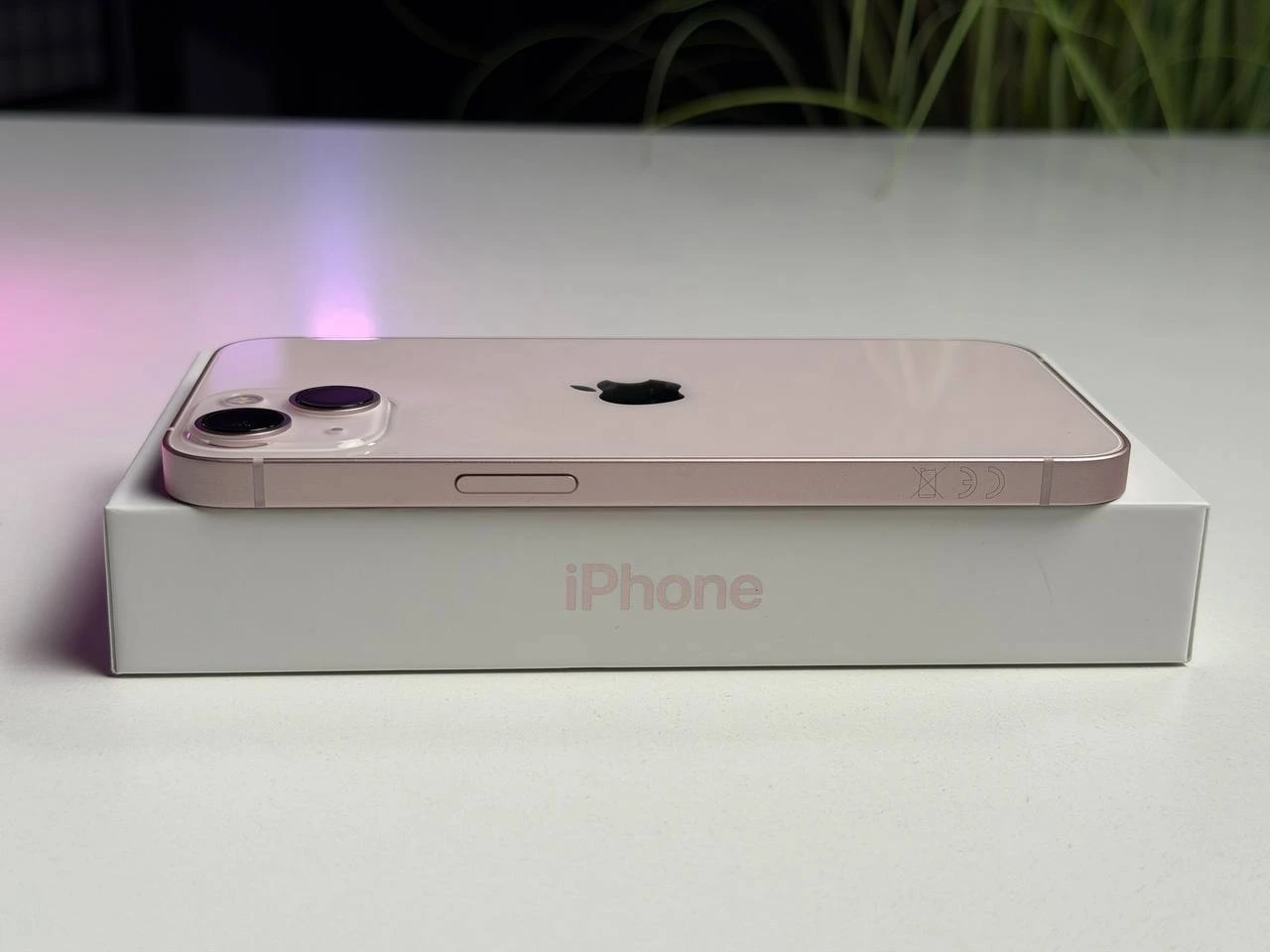 ВЖИВАНИЙ Б/У Apple iPhone 13 256GB Pink (MLMY3, MLQ83) - Состояние: идеальное | Аккумулятор: 95% | Комплектация: полный | Гарантия: 3 мес.