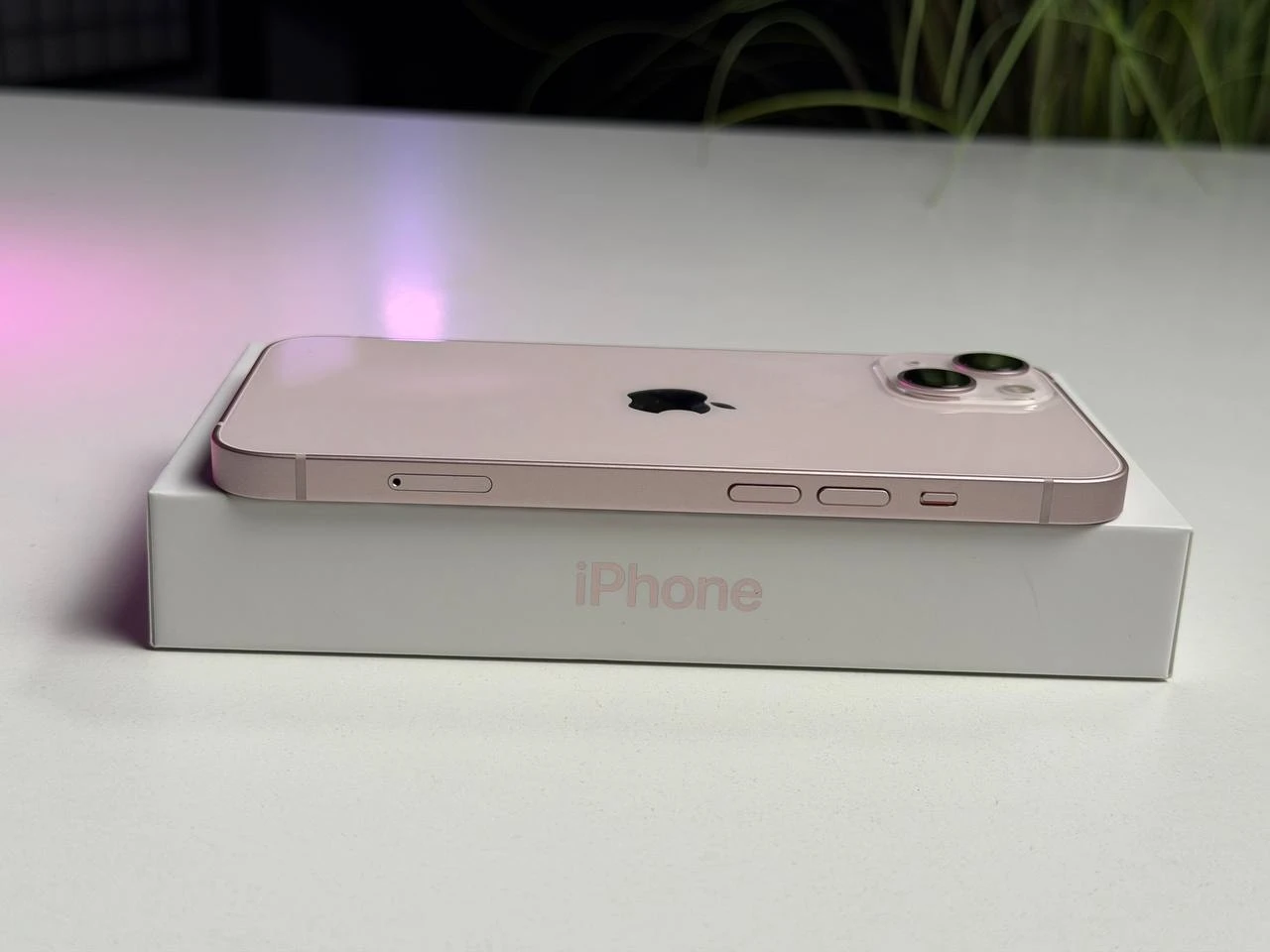 ВЖИВАНИЙ Б/У Apple iPhone 13 256GB Pink (MLMY3, MLQ83) - Состояние: идеальное | Аккумулятор: 95% | Комплектация: полный | Гарантия: 3 мес.