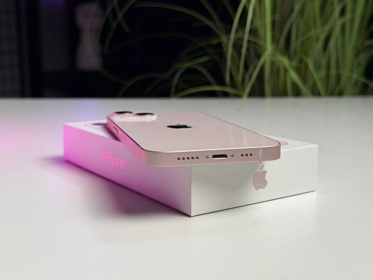 ВЖИВАНИЙ Б/У Apple iPhone 13 256GB Pink (MLMY3, MLQ83) - Состояние: идеальное | Аккумулятор: 95% | Комплектация: полный | Гарантия: 3 мес.