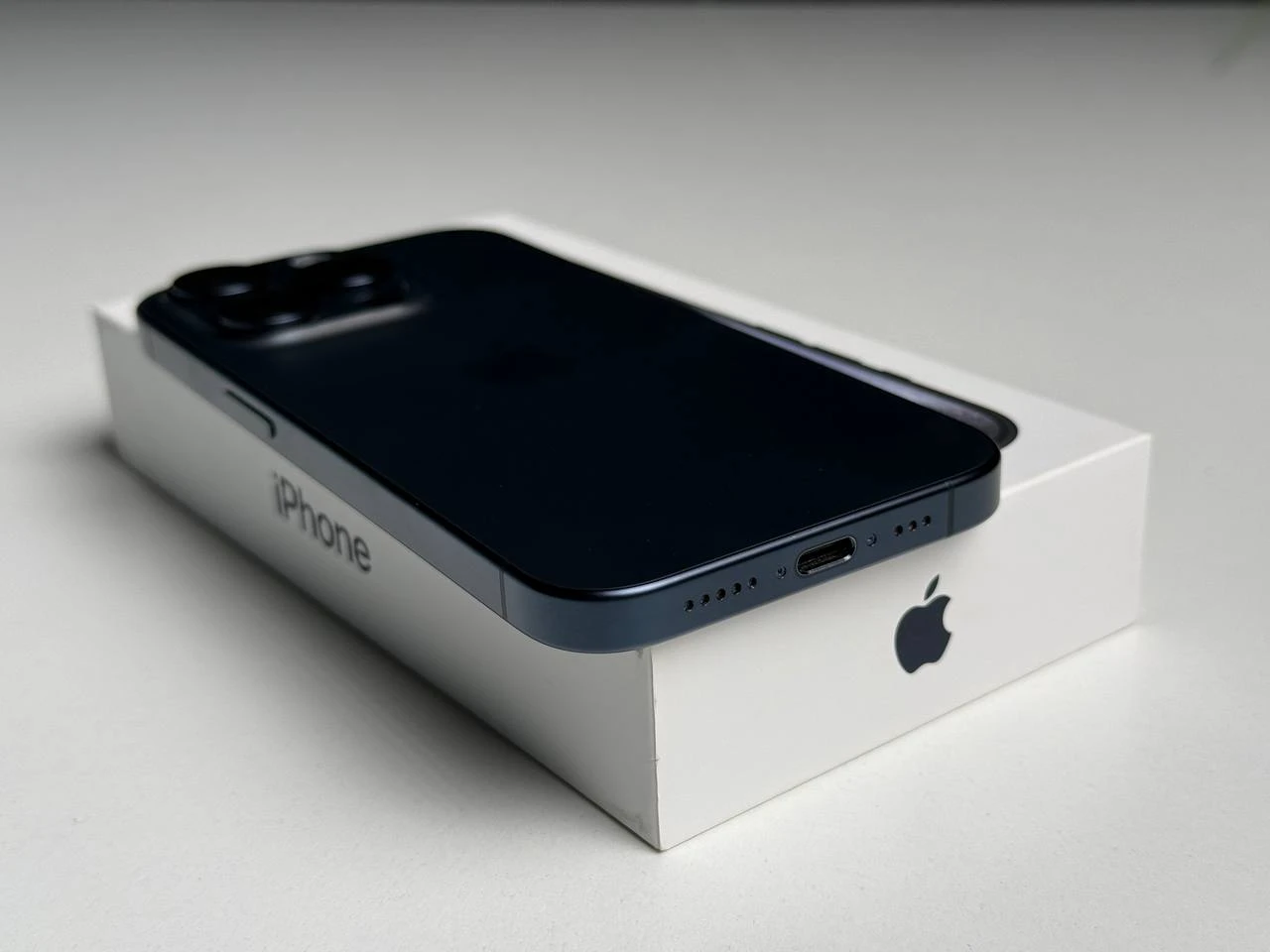 ВЖИВАНИЙ Б/У Apple iPhone 15 Pro 128GB Blue Titanium (MTV03) - Стан: гарний | Акумулятор: 89% | Комплектація: повний | Гарантія: 3 міс.