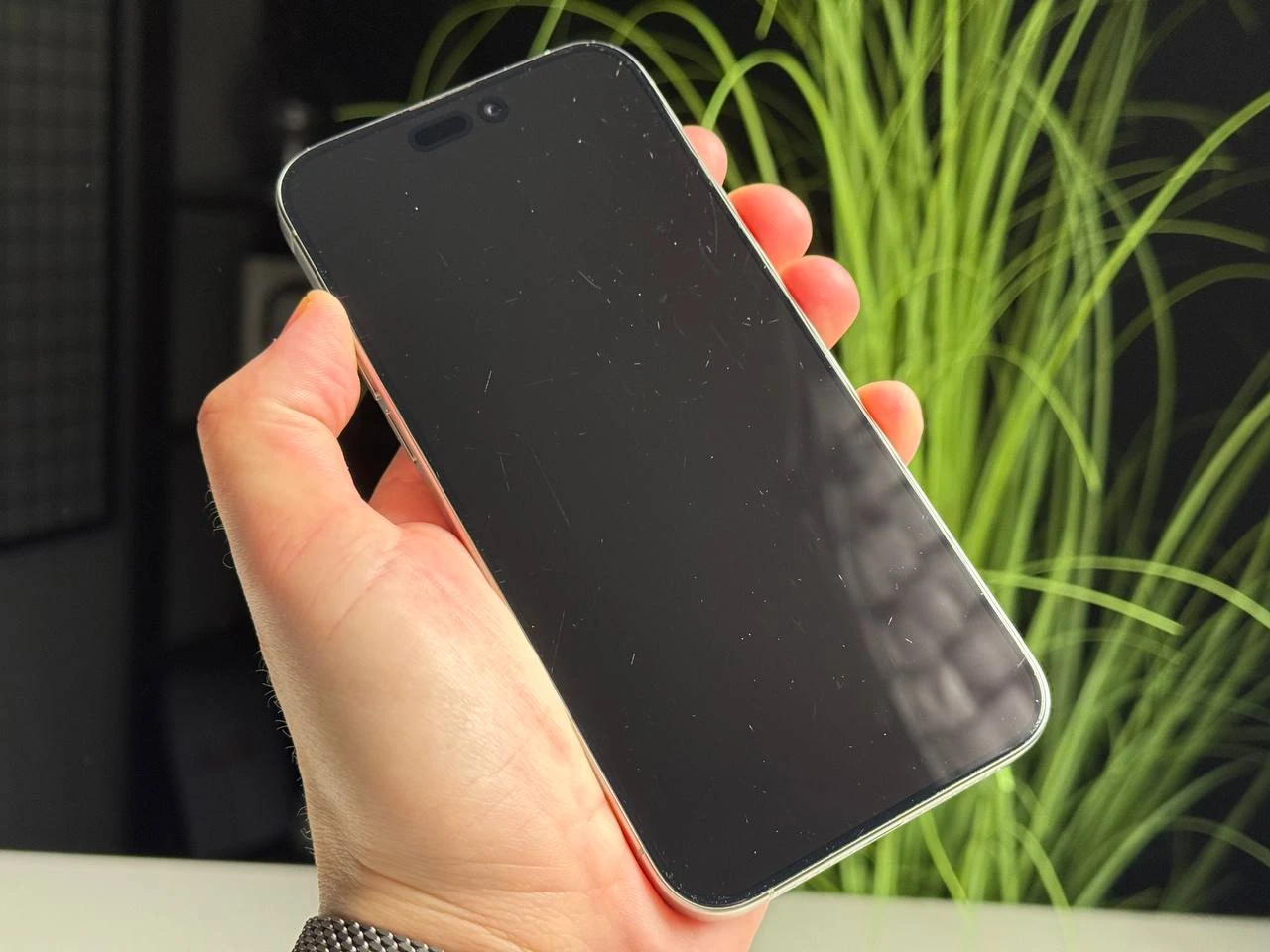 ВЖИВАНИЙ Б/У Apple iPhone 15 Pro Max 256GB Natural Titanium (MU793) - Стан: задовільний | Акумулятор: 87% | Комплектація: iPhone, кабель | Гарантія: 3 міс.