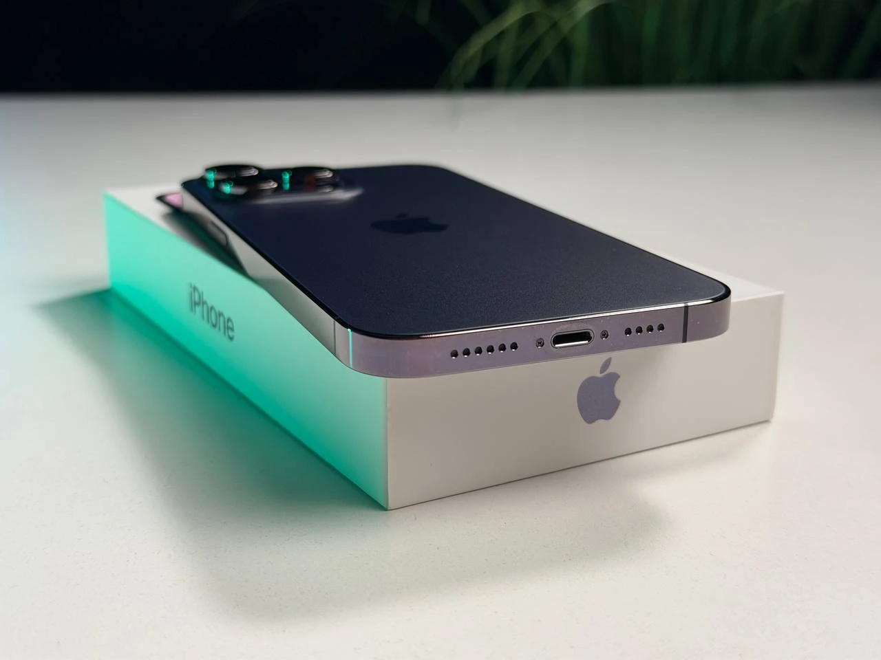 ВЖИВАНИЙ Б/У Apple iPhone 14 Pro Max 256GB Deep Purple (MQ9X3) - Состояние: хороший | Аккумулятор: 100% | Комплектация: полный | Гарантія: 3 мес.