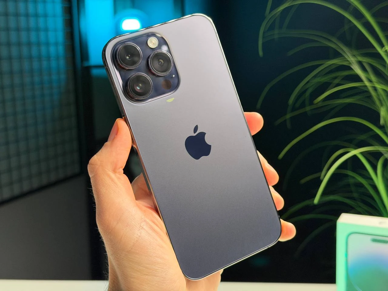 ВЖИВАНИЙ Б/У Apple iPhone 14 Pro Max 256GB Deep Purple (MQ9X3) - Состояние: хороший | Аккумулятор: 100% | Комплектация: полный | Гарантія: 3 мес.