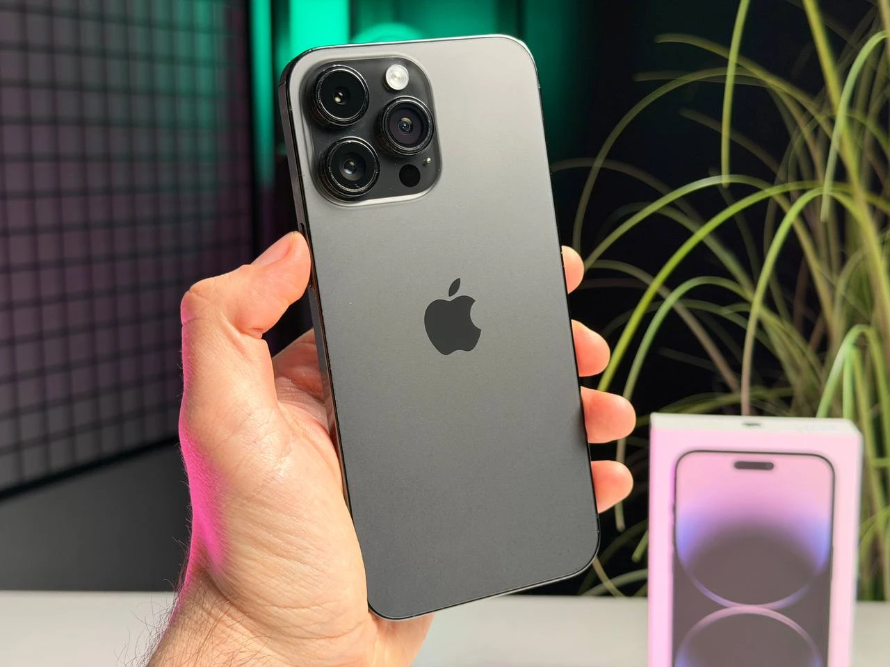 ВЖИВАНИЙ Б/У Apple iPhone 14 Pro Max 256GB Space Black (MQ9U3) - Состояние: хороший | Аккумулятор: 100% | Комплектация: полный | Гарантия: 3 мес.