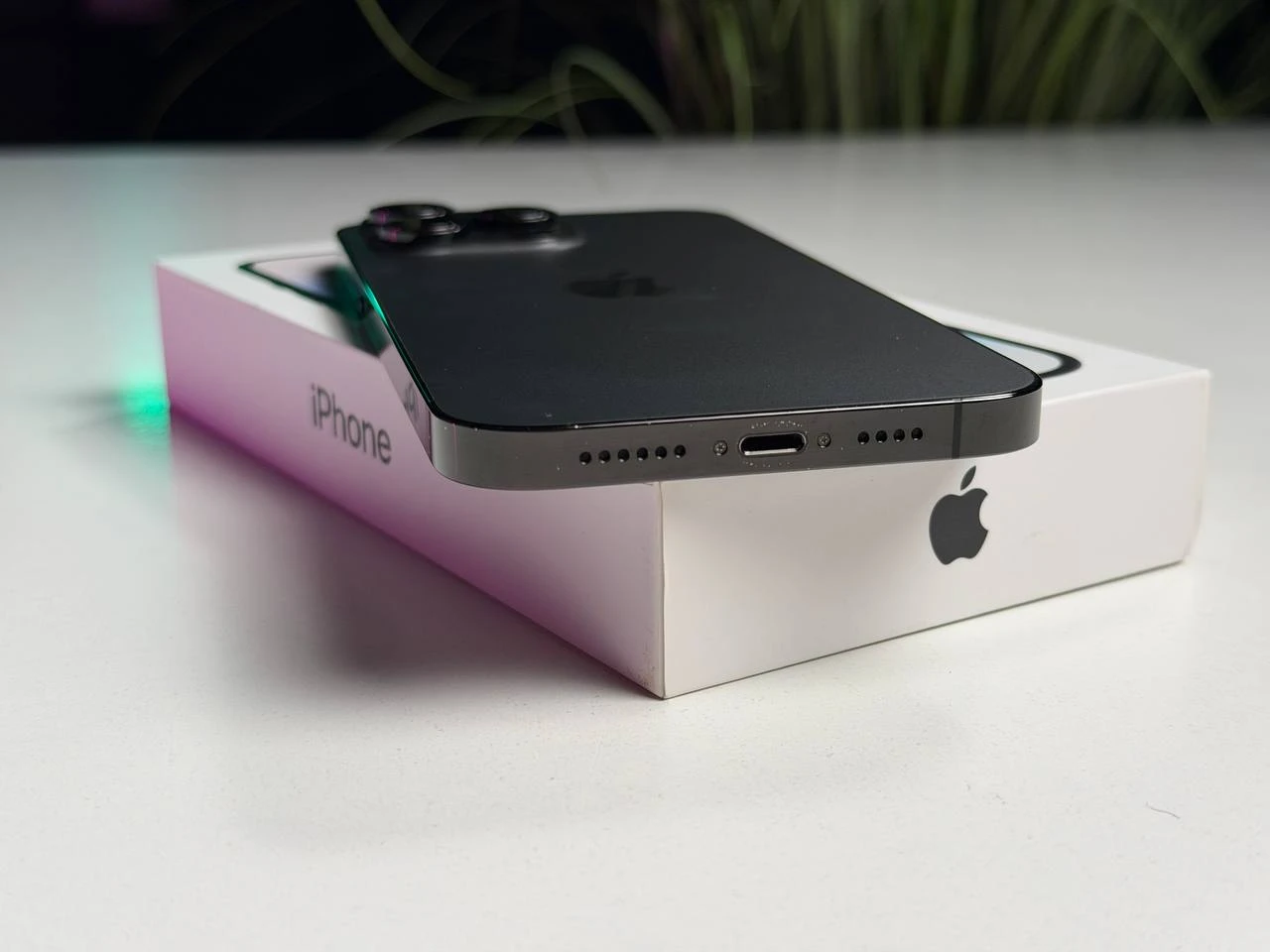 ВЖИВАНИЙ Б/У Apple iPhone 14 Pro Max 256GB Space Black (MQ9U3) - Состояние: хороший | Аккумулятор: 100% | Комплектация: полный | Гарантия: 3 мес.