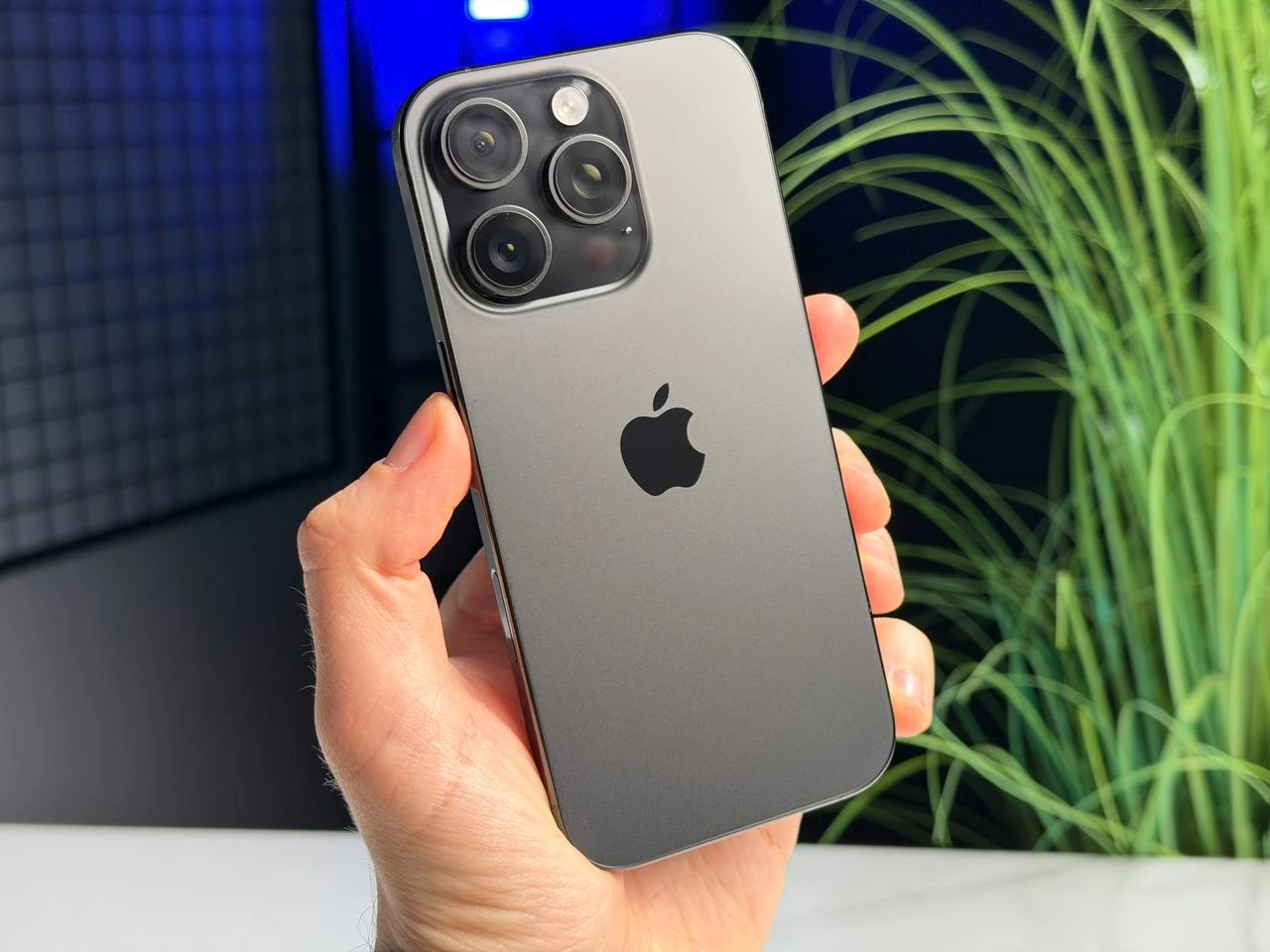 ВЖИВАНИЙ Б/У Apple iPhone 16 Pro 256GB Black Titanium (MYNH3) - Состояние: хороший | Аккумулятор: 93% | Комплектация: iPhone, кабель | Гарантия: 3 мес.