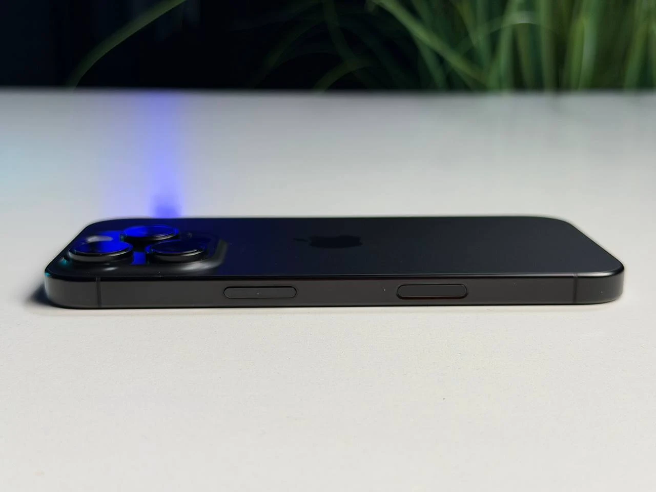 ВЖИВАНИЙ Б/У Apple iPhone 16 Pro 256GB Black Titanium (MYNH3) - Состояние: хороший | Аккумулятор: 93% | Комплектация: iPhone, кабель | Гарантия: 3 мес.