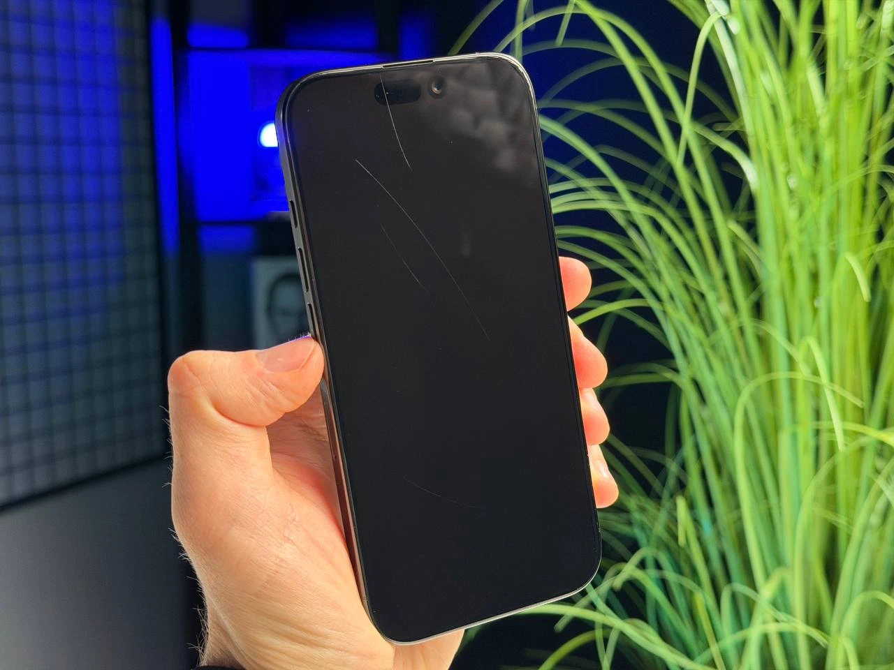 ВЖИВАНИЙ Б/У Apple iPhone 16 Pro 256GB Black Titanium (MYNH3) - Состояние: хороший | Аккумулятор: 93% | Комплектация: iPhone, кабель | Гарантия: 3 мес.