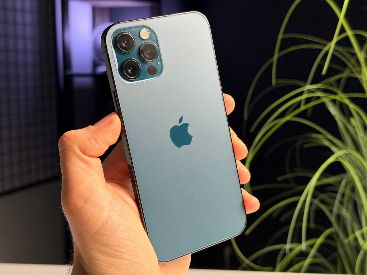 ВЖИВАНИЙ Б/У Apple iPhone 12 Pro 512GB Pacific Blue (MGM43, MGMX3) - Состояние: хороший | Аккумулятор: 100% | Комплектация: iPhone, кабель | Гарантия: 3 мес.