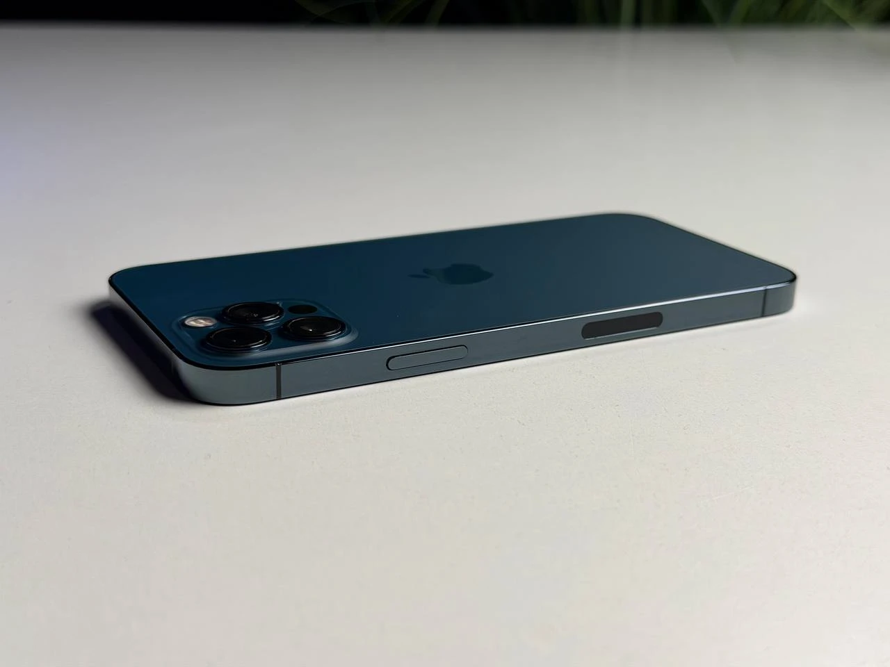 ВЖИВАНИЙ Б/У Apple iPhone 12 Pro 512GB Pacific Blue (MGM43, MGMX3) - Состояние: хороший | Аккумулятор: 100% | Комплектация: iPhone, кабель | Гарантия: 3 мес.