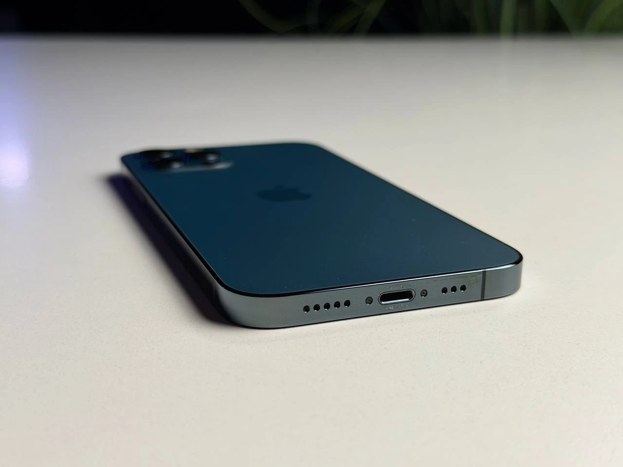 ВЖИВАНИЙ Б/У Apple iPhone 12 Pro 512GB Pacific Blue (MGM43, MGMX3) - Состояние: хороший | Аккумулятор: 100% | Комплектация: iPhone, кабель | Гарантия: 3 мес.