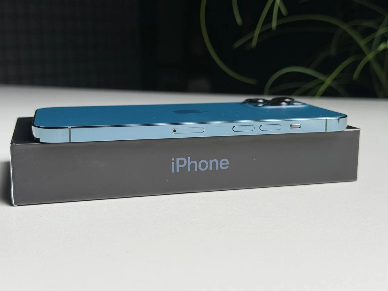 ВЖИВАНИЙ Б/У Apple iPhone 12 Pro Max 256GB Pacific Blue (MGCN3, MGDF3) - Состояние: хороший | Аккумулятор: 100% | Комплектация: полный | Гарантия: 3 мес.