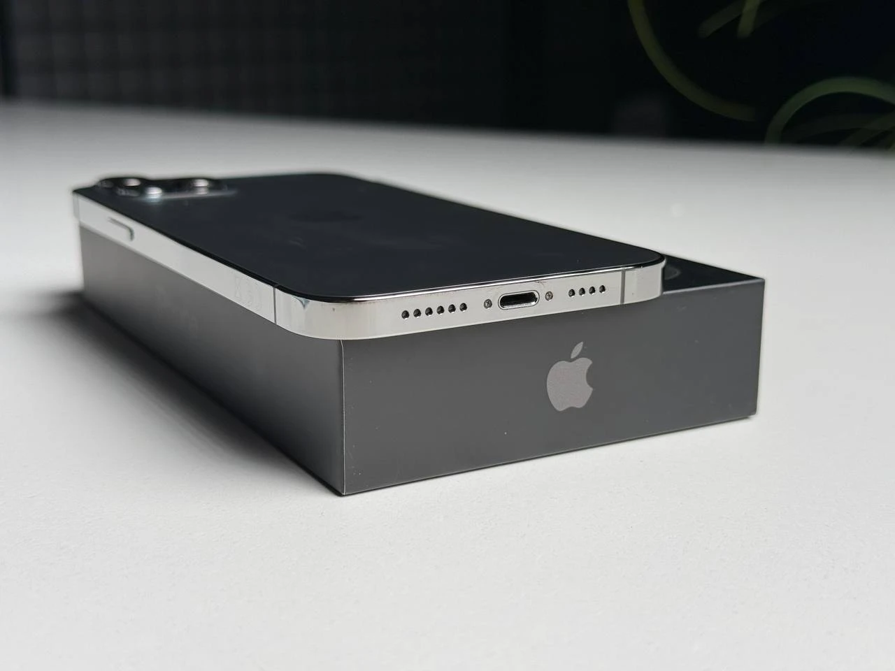 ВЖИВАНИЙ Б/У Apple iPhone 12 Pro Max 512GB Graphite (MGCP3, MGDG3) - Состояние: хороший | Аккумулятор: 100% | Комплектация: полный | Гарантия: 3 мес.