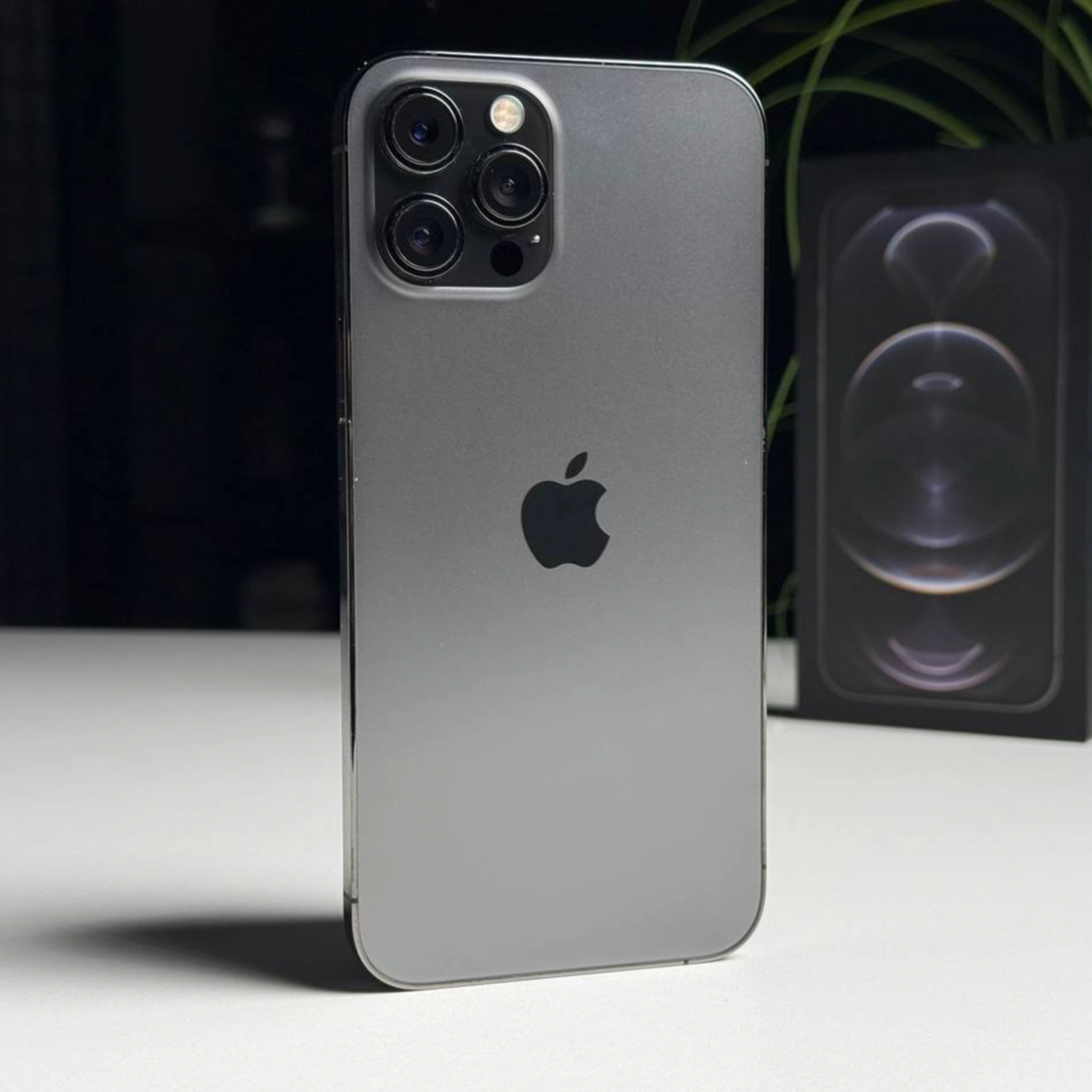 ВЖИВАНИЙ Б/У Apple iPhone 12 Pro Max 512GB Graphite (MGCP3, MGDG3) - Состояние: хороший | Аккумулятор: 100% | Комплектация: полный | Гарантия: 3 мес.