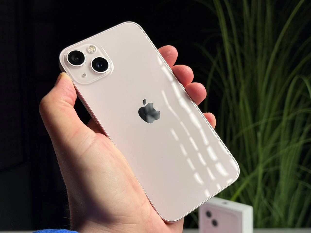 ВЖИВАНИЙ Б/У Apple iPhone 13 128GB Pink (MLMN3, MLPH3) - Состояние: хороший | Аккумулятор: 100% | Комплектация: полный | Гарантия: 3 мес.