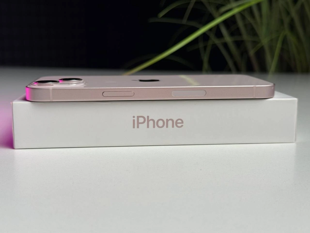 ВЖИВАНИЙ Б/У Apple iPhone 13 128GB Pink (MLMN3, MLPH3) - Состояние: хороший | Аккумулятор: 100% | Комплектация: полный | Гарантия: 3 мес.