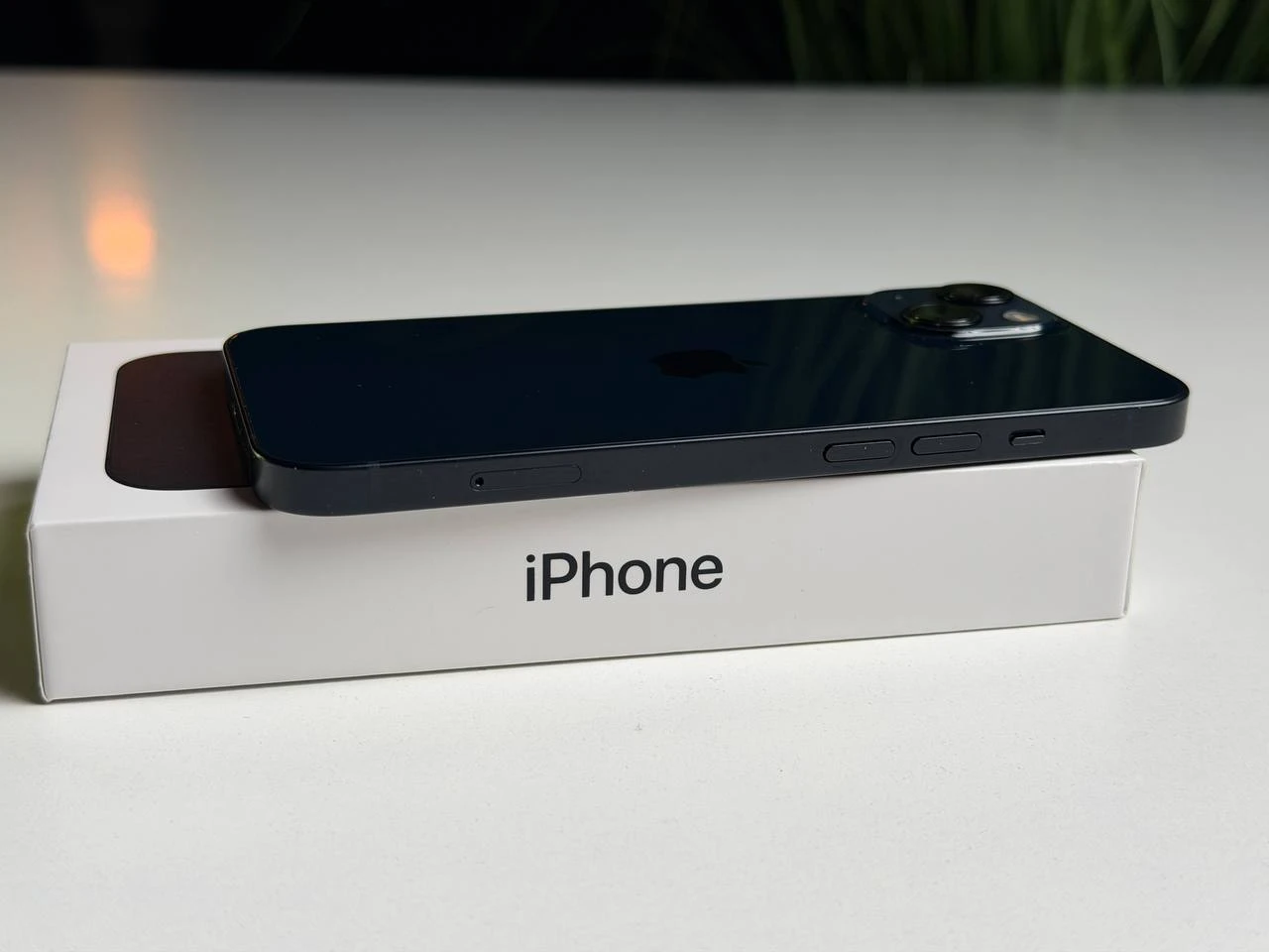 ВЖИВАНИЙ Б/У Apple iPhone 13 256GB Midnight (MLMU3, MLQ63) - Стан: гарний | Акумулятор: 100% | Комплектація: повний | Гарантія: 3 міс.