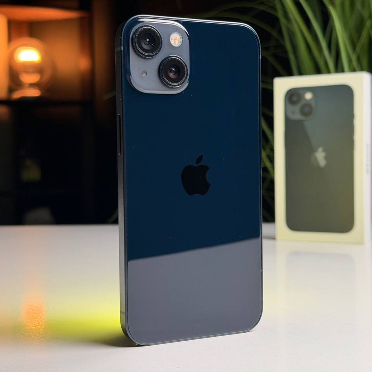 ВЖИВАНИЙ Б/У Apple iPhone 13 256GB Midnight (MLMU3, MLQ63) - Стан: гарний | Акумулятор: 100% | Комплектація: повний | Гарантія: 3 міс.