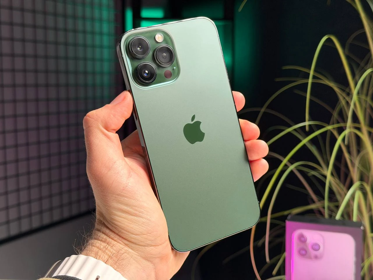 ВЖИВАНИЙ Б/У Apple iPhone 13 Pro Max 128GB Alpine Green (MNCP3, MNCY3) - Стан: гарний | Акумулятор: 100% | Комплектація: повний | Гарантія: 3 міс.