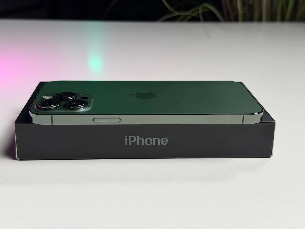 ВЖИВАНИЙ Б/У Apple iPhone 13 Pro Max 128GB Alpine Green (MNCP3, MNCY3) - Стан: гарний | Акумулятор: 100% | Комплектація: повний | Гарантія: 3 міс.