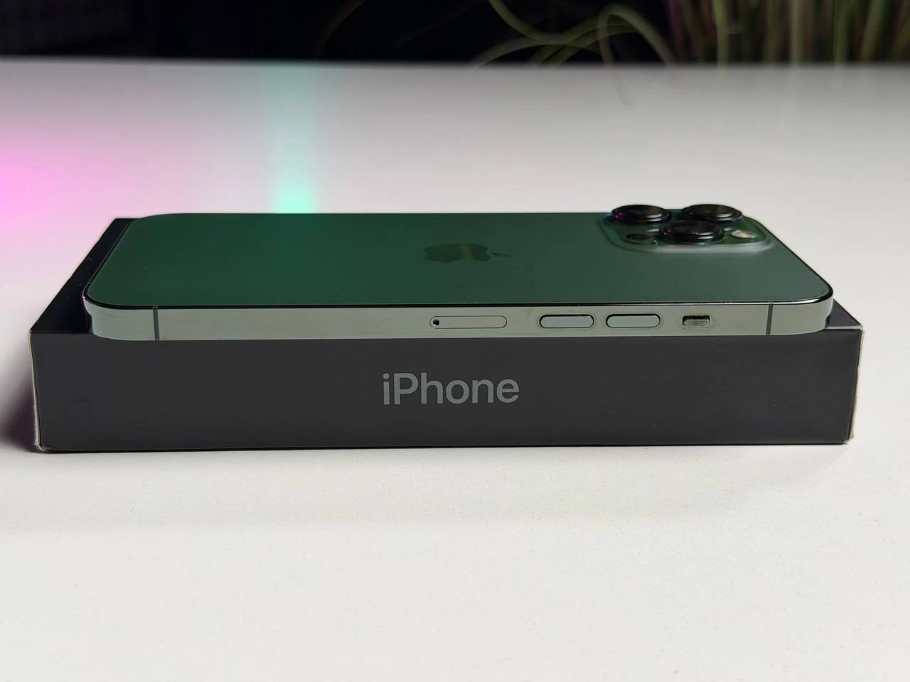 ВЖИВАНИЙ Б/У Apple iPhone 13 Pro Max 128GB Alpine Green (MNCP3, MNCY3) - Стан: гарний | Акумулятор: 100% | Комплектація: повний | Гарантія: 3 міс.