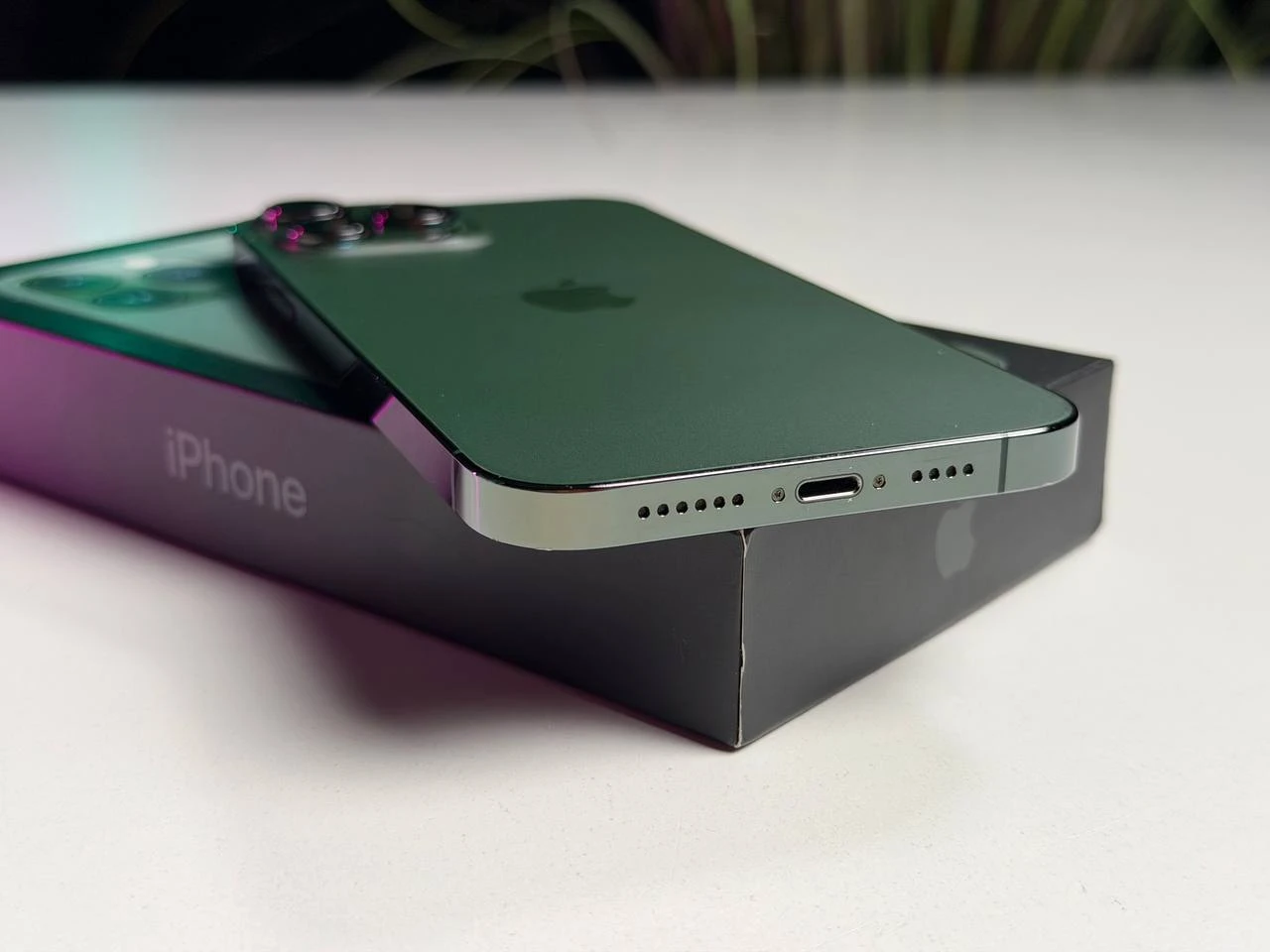 ВЖИВАНИЙ Б/У Apple iPhone 13 Pro Max 128GB Alpine Green (MNCP3, MNCY3) - Стан: гарний | Акумулятор: 100% | Комплектація: повний | Гарантія: 3 міс.