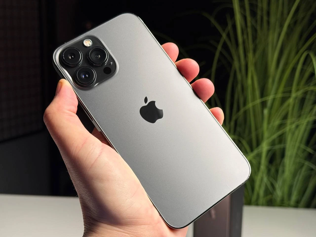 ВЖИВАНИЙ Б/У Apple iPhone 13 Pro Max 128GB Graphite (MLKL3, MLL63) - Состояние: хороший | Аккумулятор: 100% | Комплектация: полный | Гарантия: 3 мес.