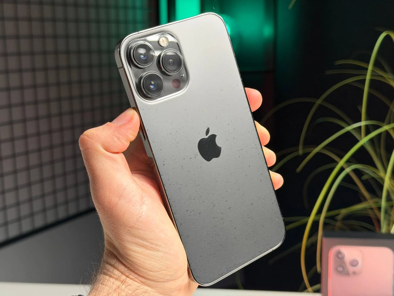 ВЖИВАНИЙ Б/У Apple iPhone 13 Pro Max 256GB Graphite (MLKR3, MLLA3) - Состояние: хороший | Аккумулятор: 100% | Комплектация: полный | Гарантия: 3 мес.