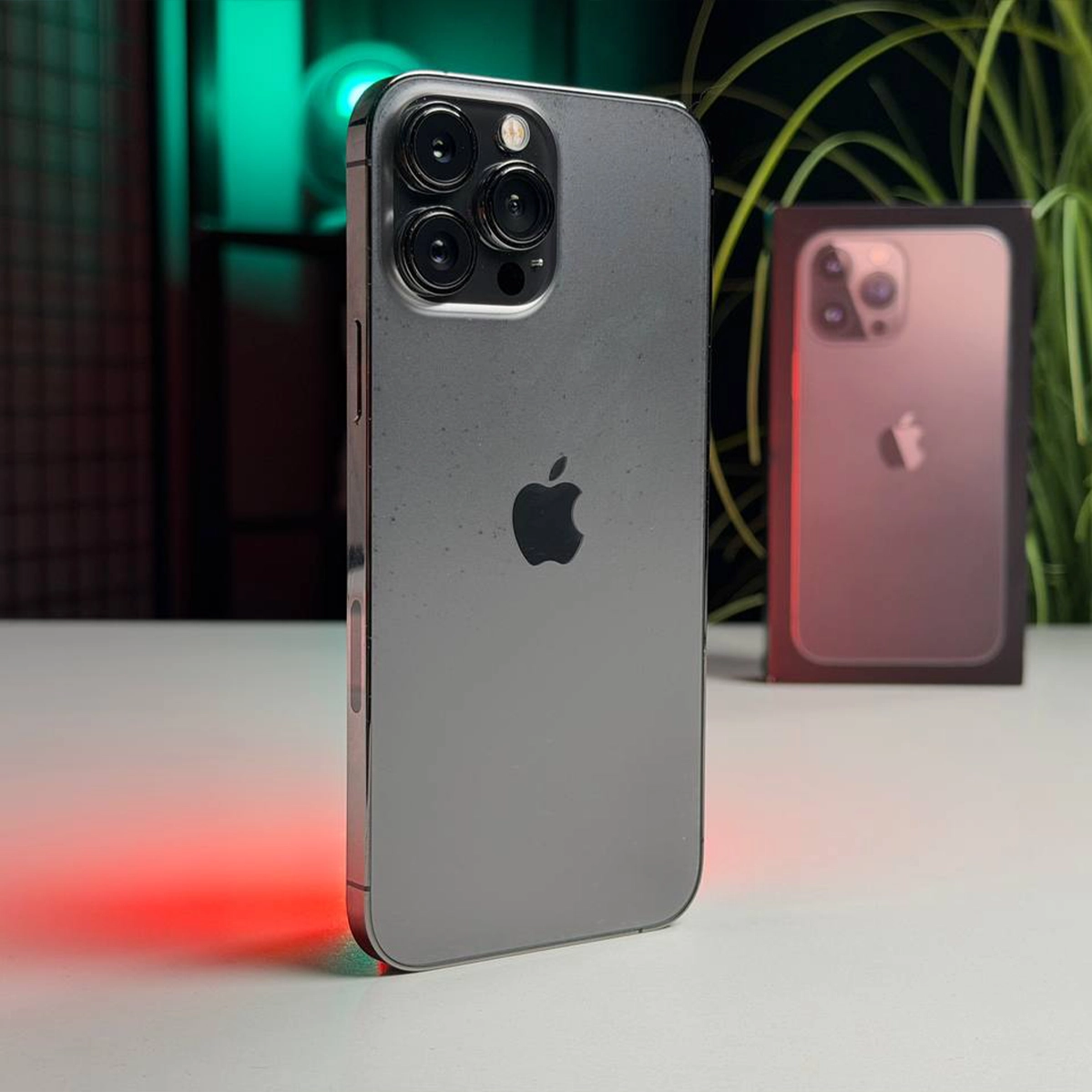 ВЖИВАНИЙ Б/У Apple iPhone 13 Pro Max 256GB Graphite (MLKR3, MLLA3) - Состояние: хороший | Аккумулятор: 100% | Комплектация: полный | Гарантия: 3 мес.