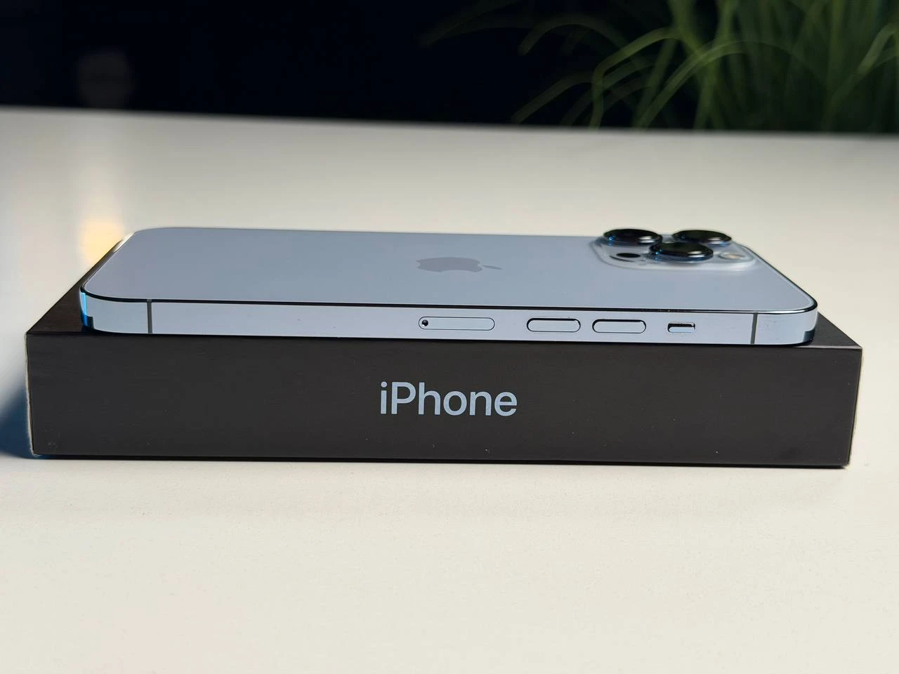 ВЖИВАНИЙ Б/У Apple iPhone 13 Pro Max 256GB Sierra Blue (MLKV3, MLLE3) - Стан: гарний | Акумулятор: 100% | Комплектація: повний | Гарантія: 3 міс.