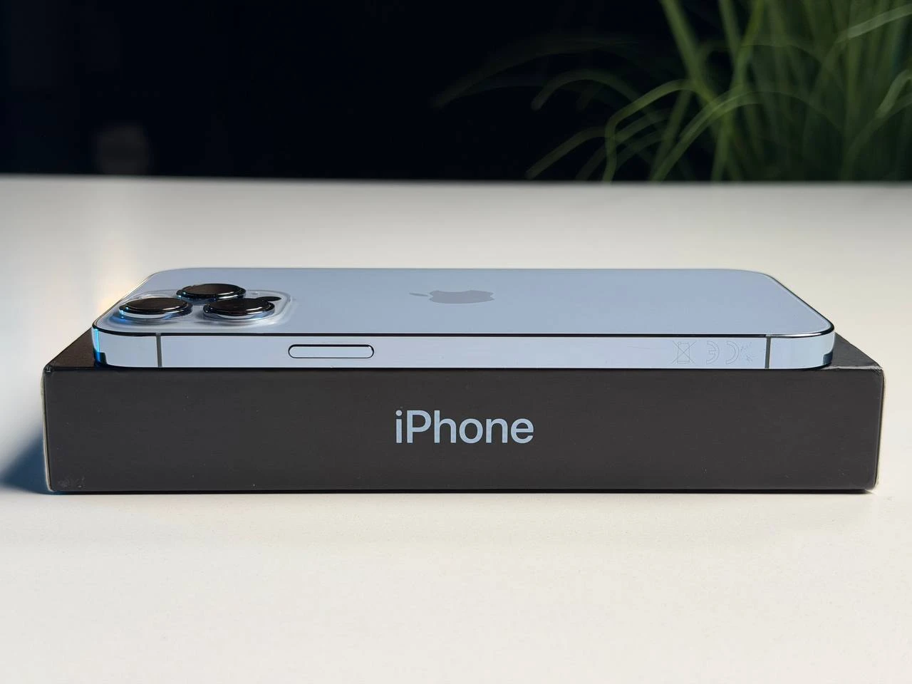 ВЖИВАНИЙ Б/У Apple iPhone 13 Pro Max 256GB Sierra Blue (MLKV3, MLLE3) - Стан: гарний | Акумулятор: 100% | Комплектація: повний | Гарантія: 3 міс.