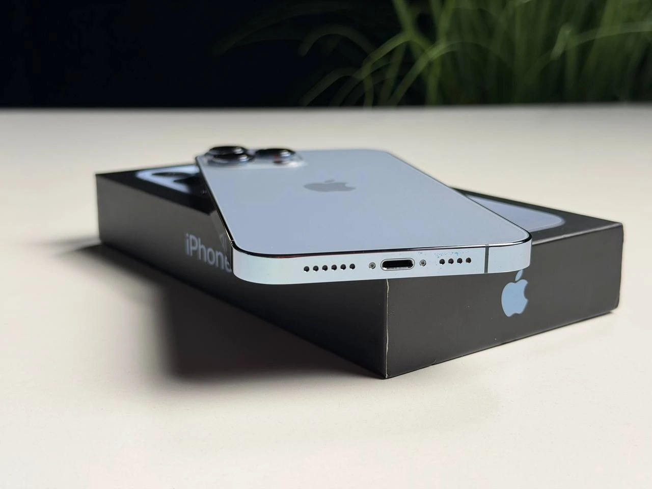 ВЖИВАНИЙ Б/У Apple iPhone 13 Pro Max 256GB Sierra Blue (MLKV3, MLLE3) - Стан: гарний | Акумулятор: 100% | Комплектація: повний | Гарантія: 3 міс.