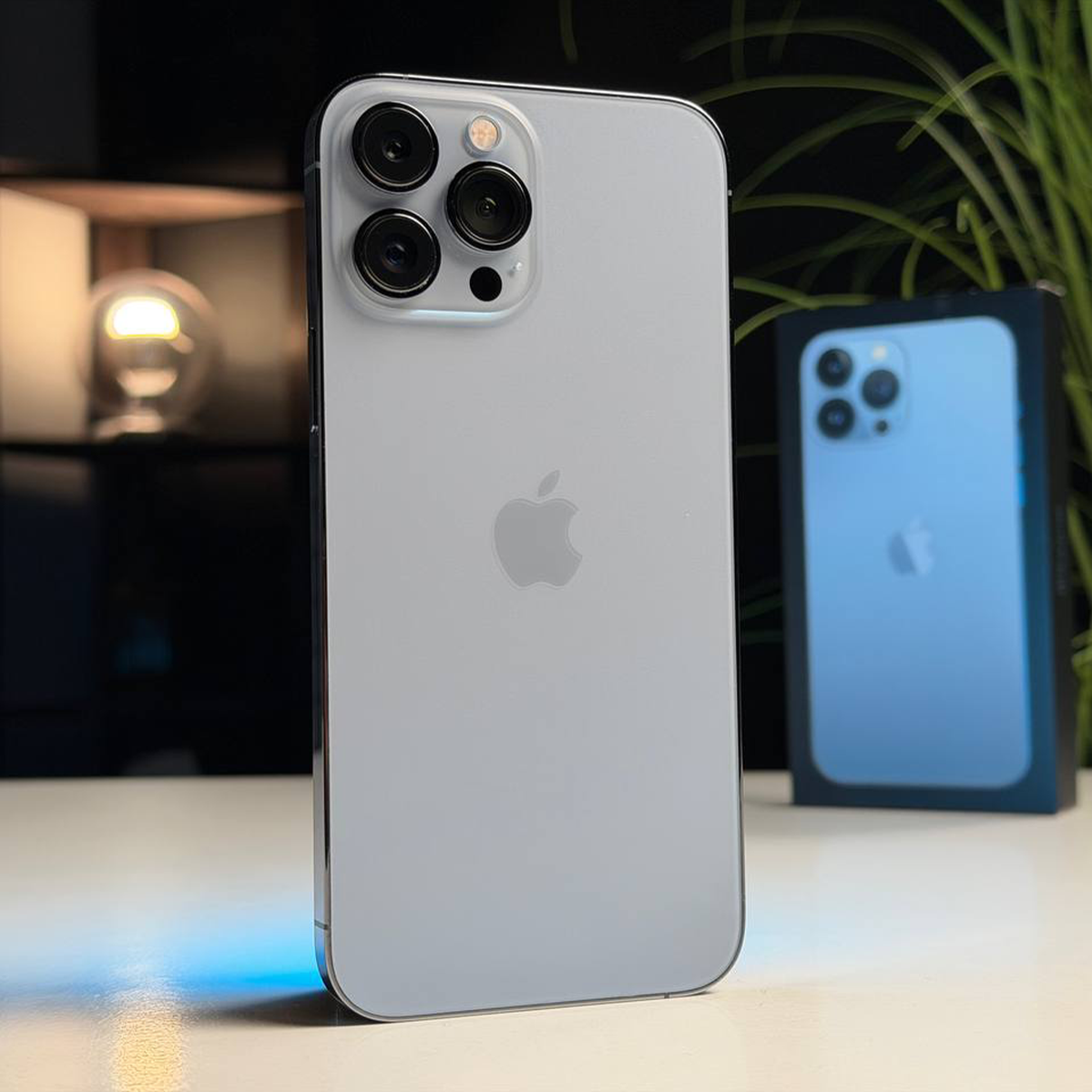 ВЖИВАНИЙ Б/У Apple iPhone 13 Pro Max 256GB Sierra Blue (MLKV3, MLLE3) - Стан: гарний | Акумулятор: 100% | Комплектація: повний | Гарантія: 3 міс.